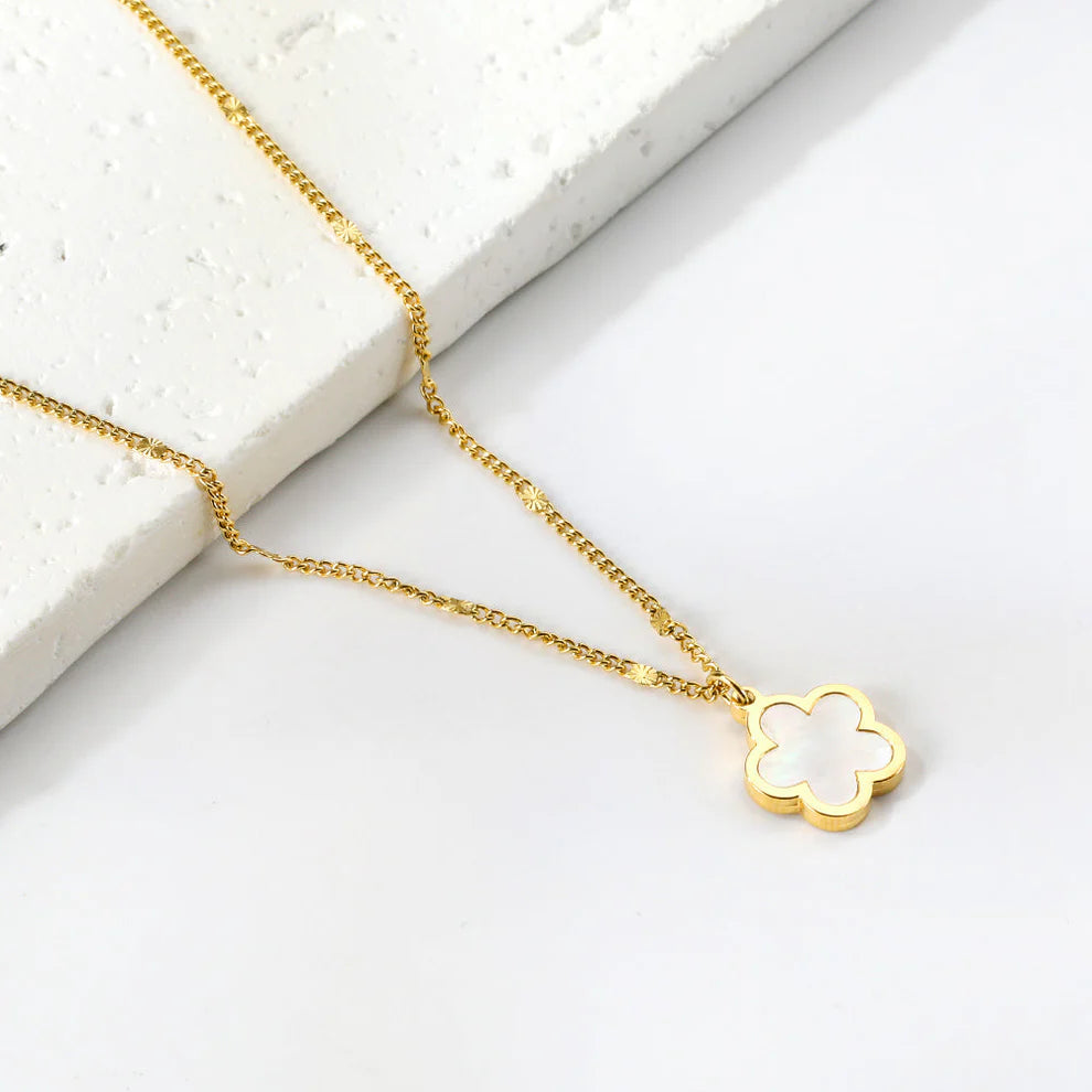 White Shell Peach Blossom Pendant Necklace