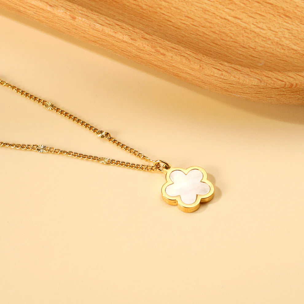 White Shell Peach Blossom Pendant Necklace