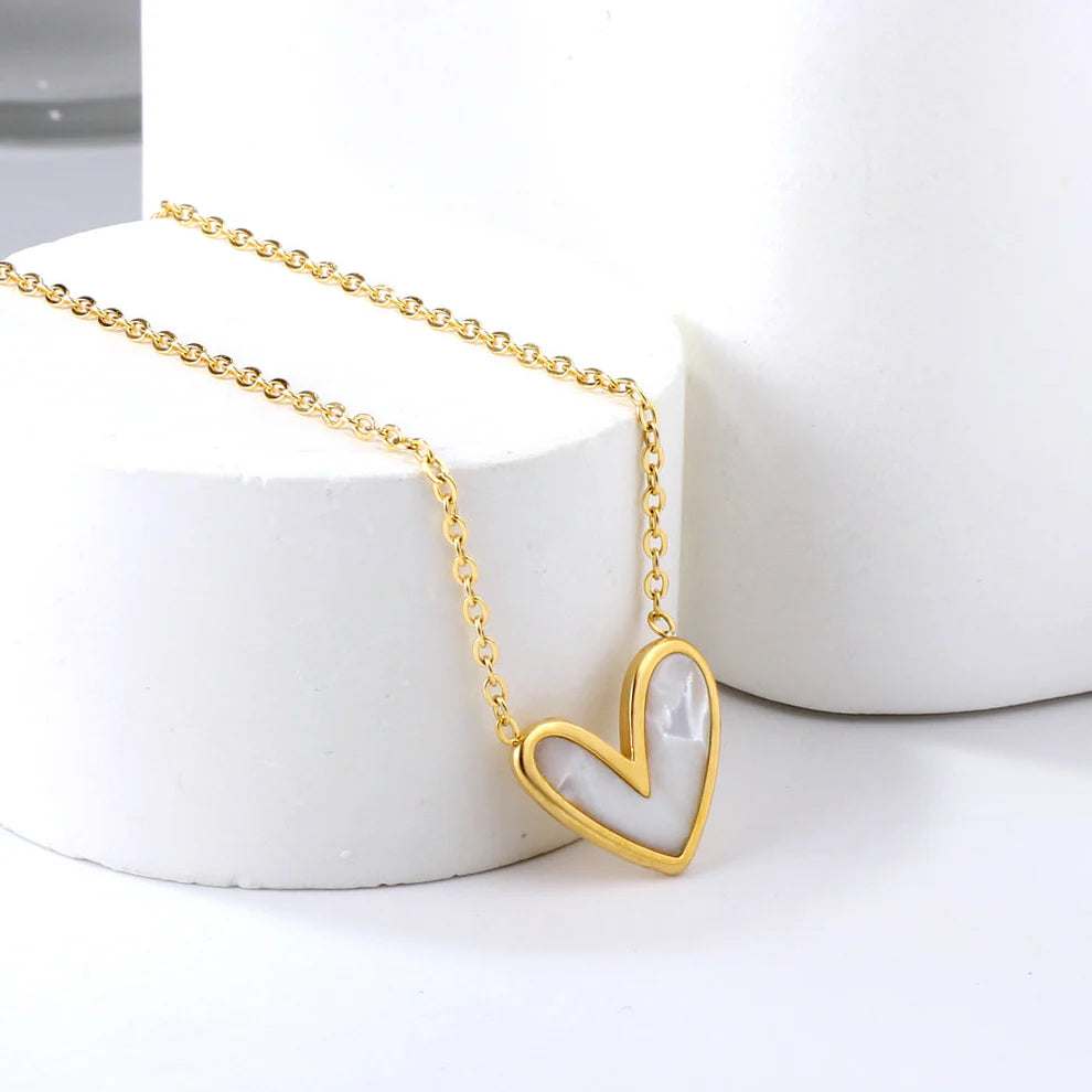 White Heart Shell Pendant Necklace